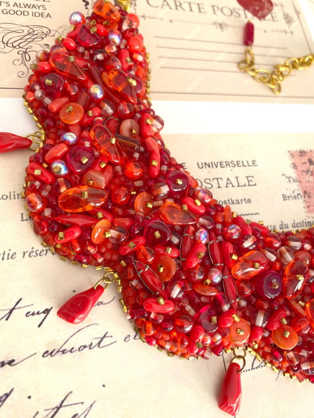 Colier statement in nuante de rosu aprins・Colier handmade rosu・Colier statement