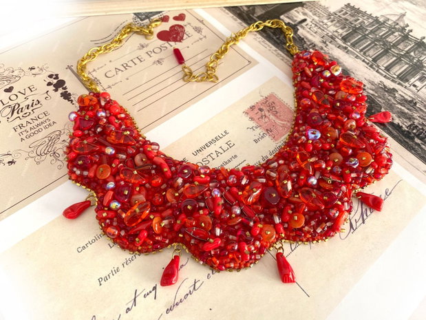 Colier statement in nuante de rosu aprins・Colier handmade rosu・Colier statement