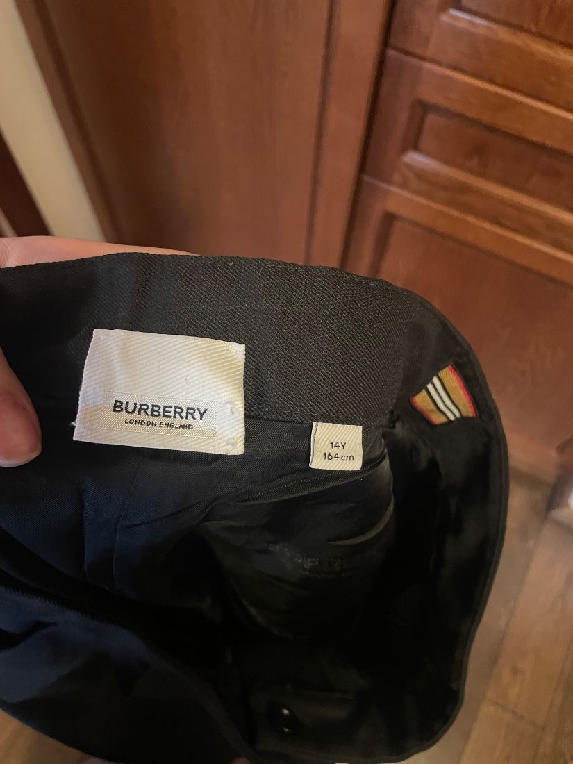 Pantaloni Burberry negri eleganți  14Y / 164 cm