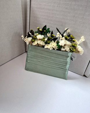 Cocardă de buzunar Mire / Naș cu flori naturale uscate și stabilizate, Alb - Verde Smarald / Verde Olive