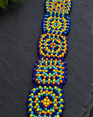Vârtej de Culoare  Brățară granny square din mărgele