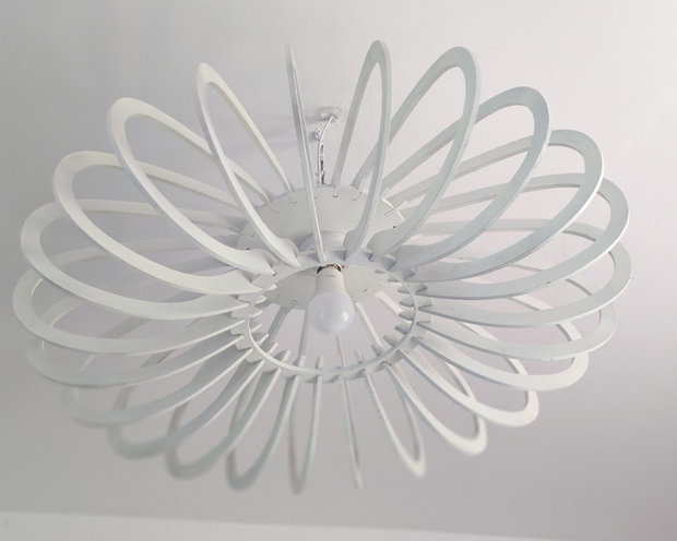 Lampi suspendate din lemn, cu efect de 3D