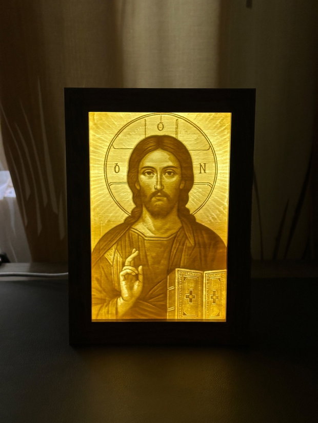 Icoană luminoasă 3D Iisus Hristos Pantocrator  litofanie, ramă din lemn, LED
