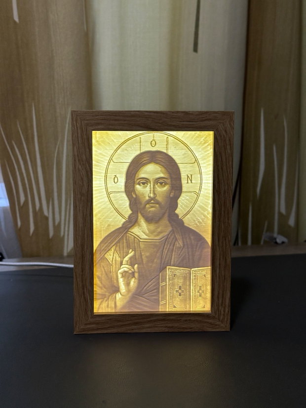Icoană luminoasă 3D Iisus Hristos Pantocrator  litofanie, ramă din lemn, LED