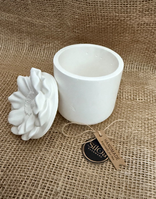 Recipient cu capac floral