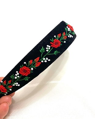 Cordelute cu broderie manuala