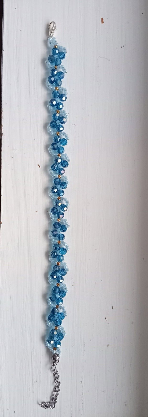 Brățară handmade Blue Sky cu cristale albastre, mărgele Toho și accente aurii