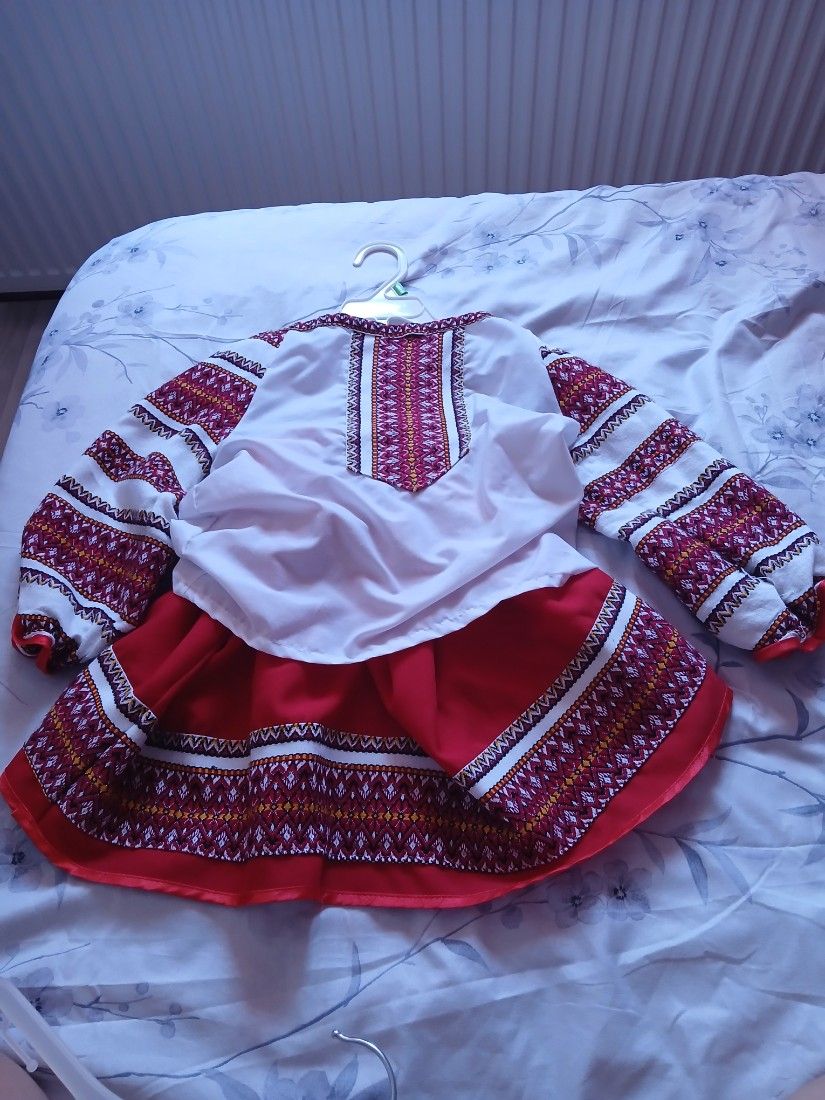 Costum popular fetite