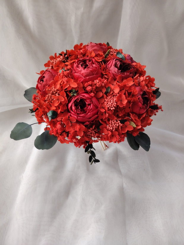 Buchet nunta cu bujori criogenati grena, și hortensie & flori criogenate