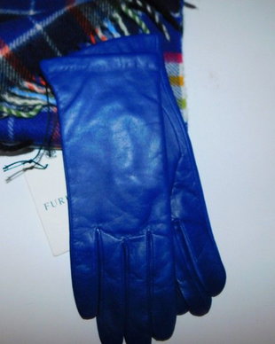 Manusi  noi piele   extra FURLA,  masura  L ,  etichete  atasate, cadou esarfa  casmir