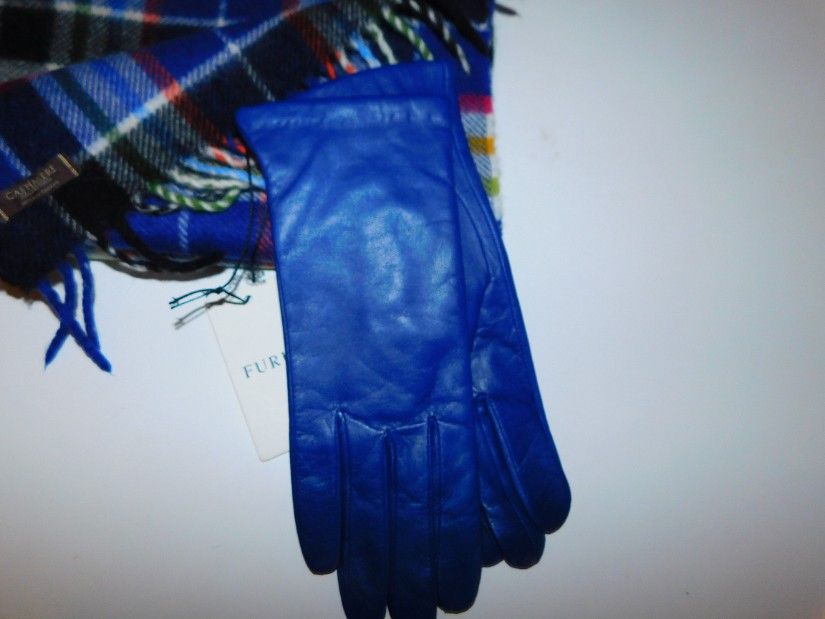 Manusi  noi piele   extra FURLA,  masura  L ,  etichete  atasate, cadou esarfa  casmir