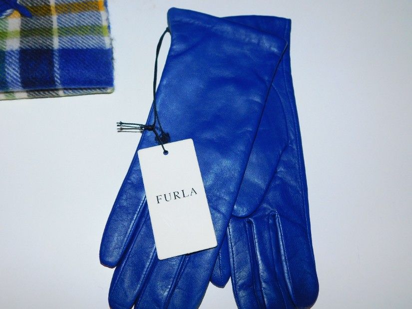 Manusi  noi piele   extra FURLA,  masura  L ,  etichete  atasate, cadou esarfa  casmir