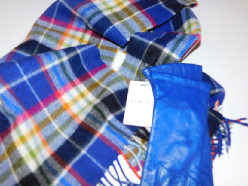 Manusi  noi piele   extra FURLA,  masura  L ,  etichete  atasate, cadou esarfa  casmir