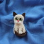 Brosa/ornament din lana `Printesa`