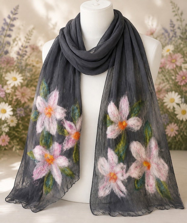 Șal din mătase naturală cu flori roz nunofelting handmade
