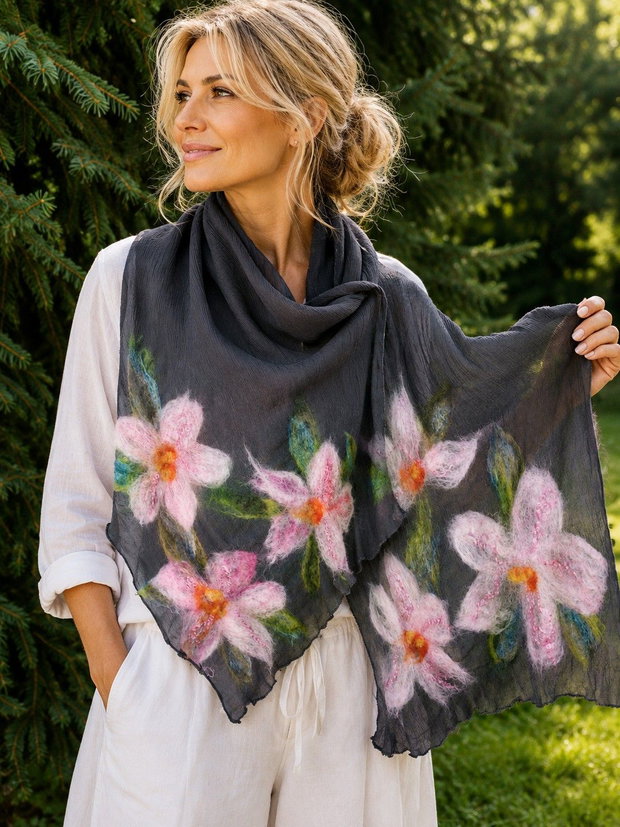 Șal din mătase naturală cu flori roz nunofelting handmade