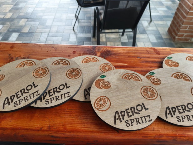 Set de suporturi de pahare din lemn personalizate cu Aperol Spritz