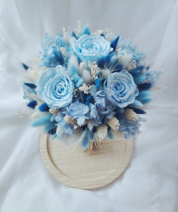 Buchet nunta  alb-bleu-albastru regal pentru mireasa/nasa cu trandafiri și hortensie criogenata