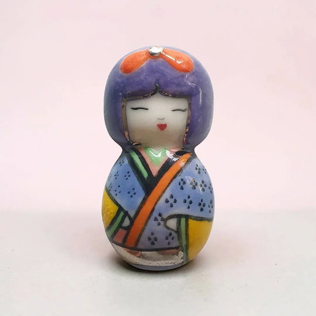 Brosa kokeshi portelan