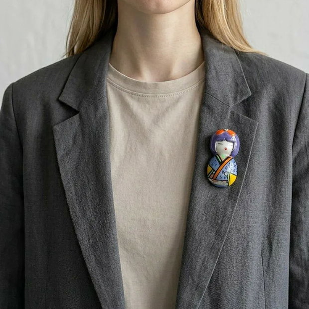 Brosa kokeshi portelan