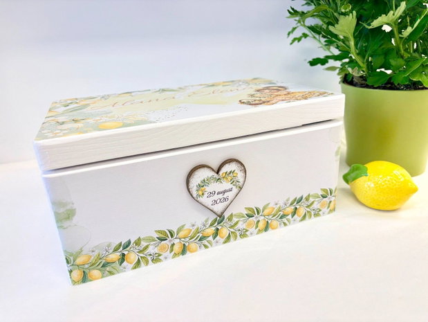 Cutie personalizata amintiri - Little girl and lemons
