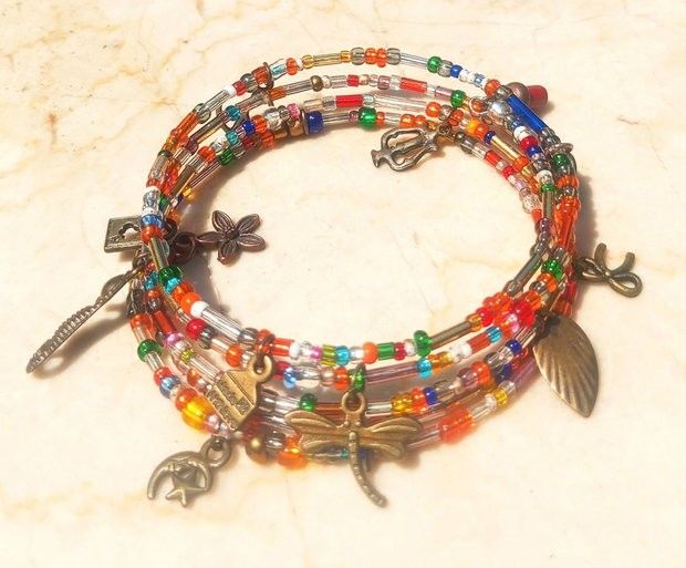 bratara boho multicolora cu charmuri patinate