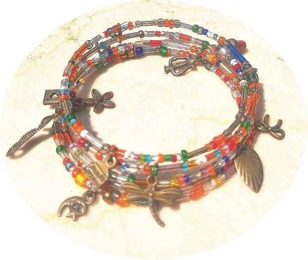 bratara boho multicolora cu charmuri patinate