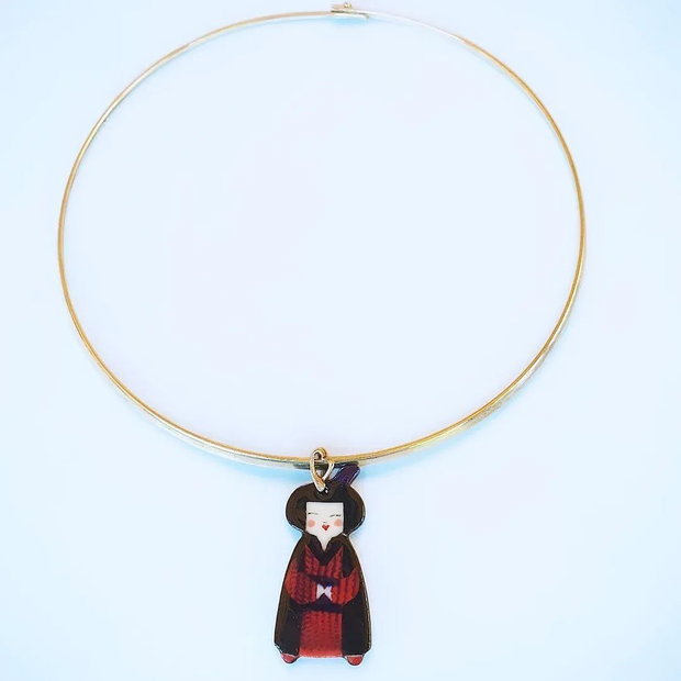 Colier kokeshi din portelan si argint