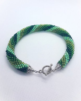 Bratara din margele - verde degrade