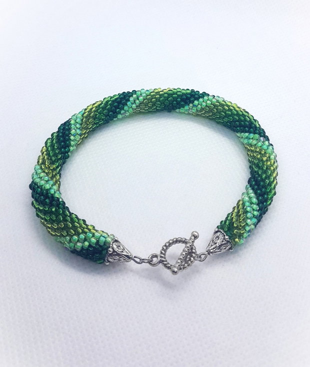 Bratara din margele - verde degrade