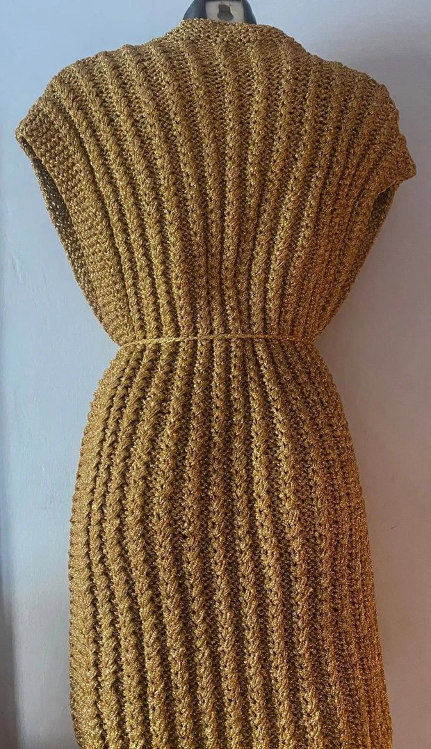 Vestă lungă tricotată manual