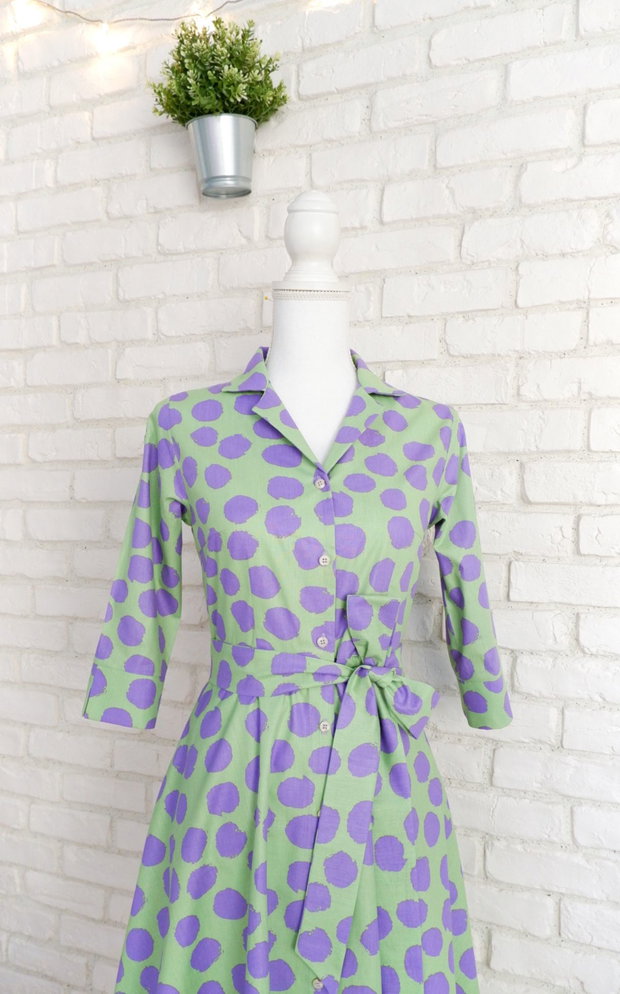 Rochie Camasa cu Revere Verde cu Buline Mov