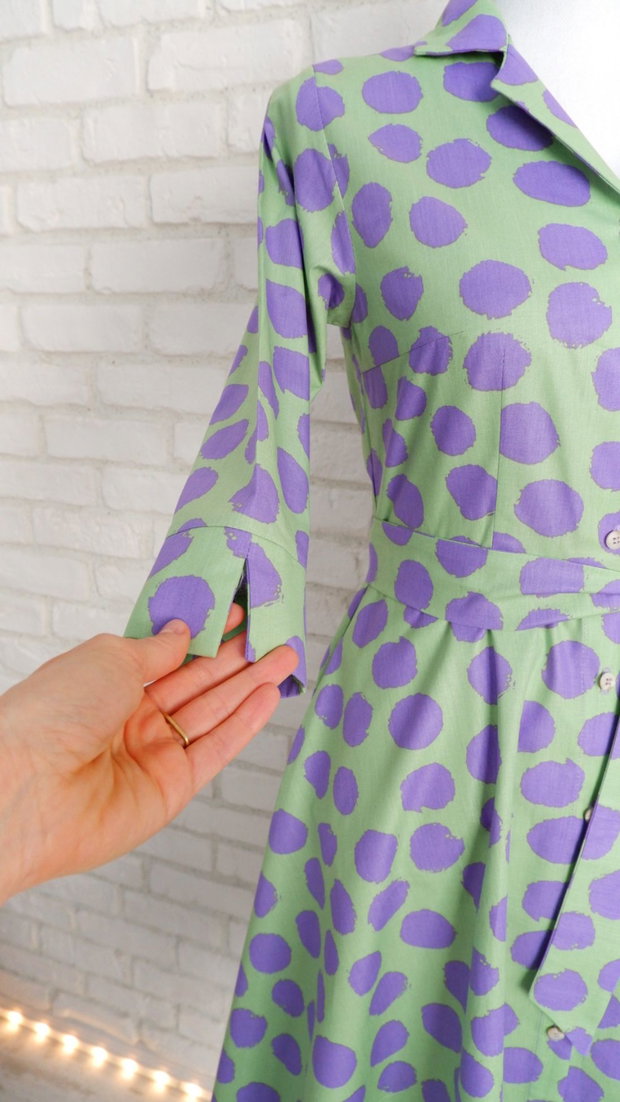 Rochie Camasa cu Revere Verde cu Buline Mov