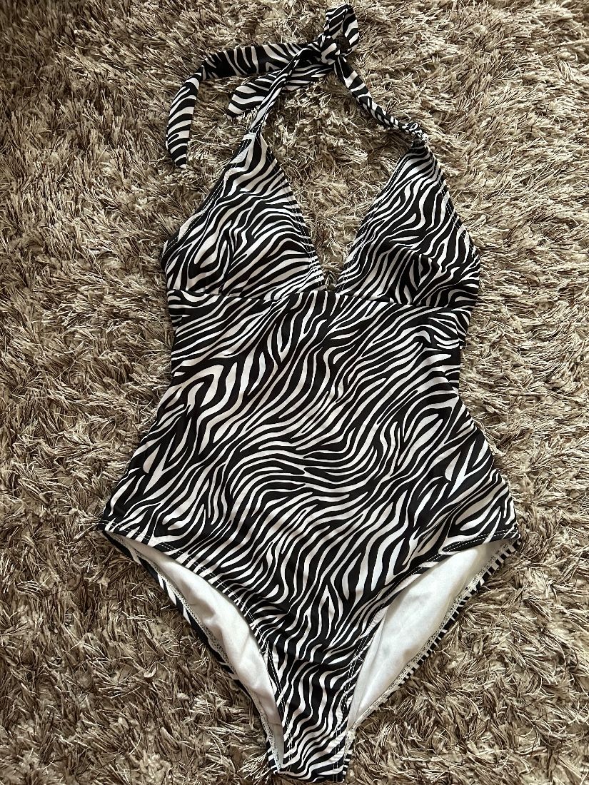 Costum de baie intreg