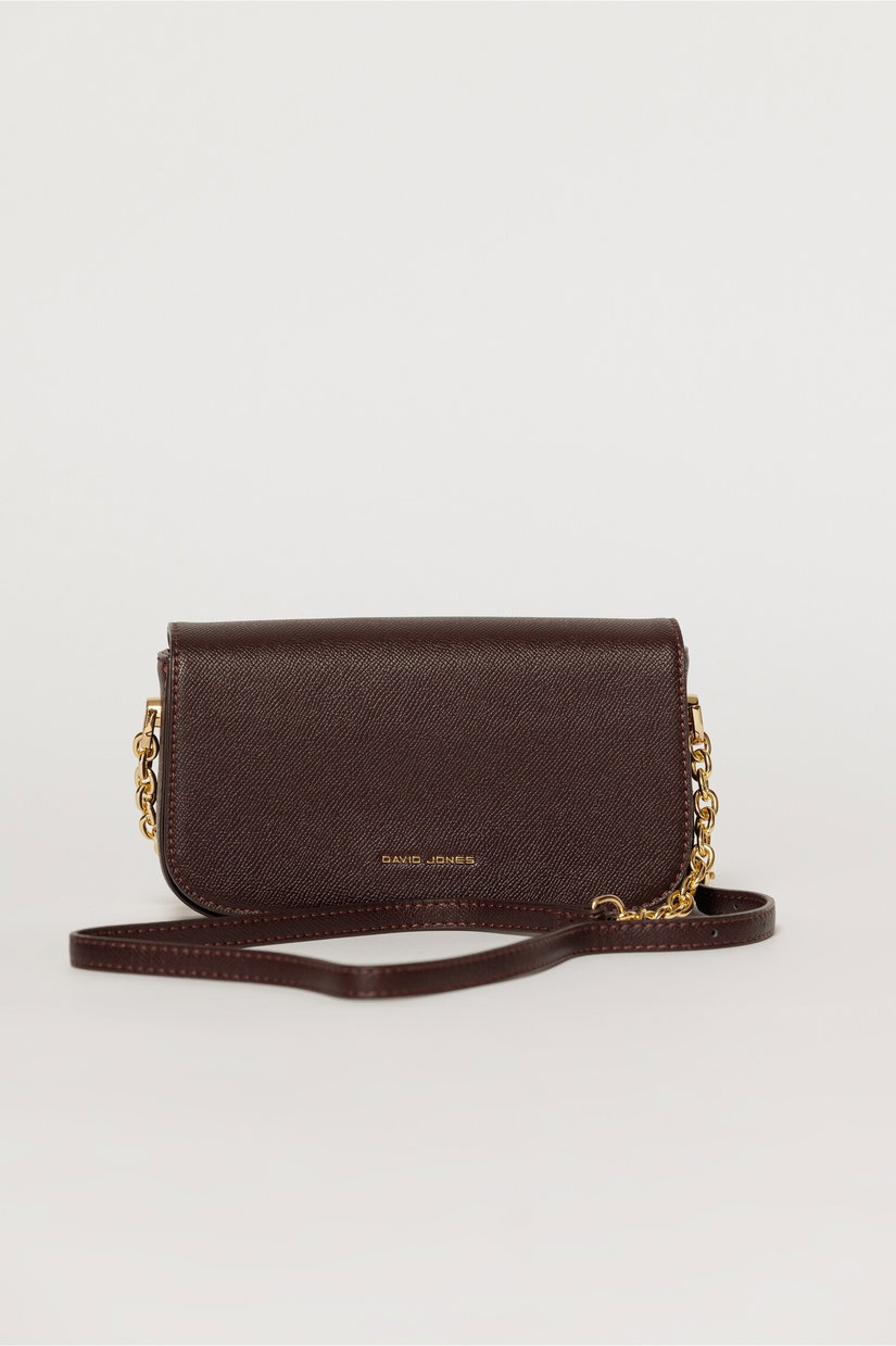 Geanta burgundy mica cu design elegant si inchidere cu clapeta