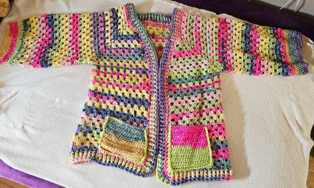 Cardigan crosetat manual colorat gros