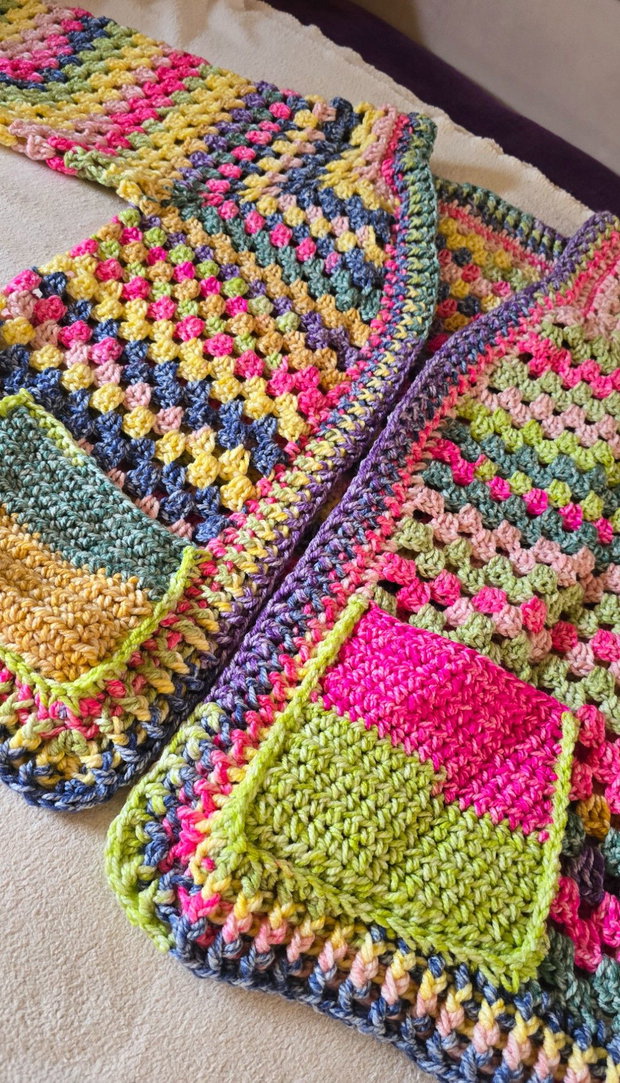 Cardigan crosetat manual colorat gros