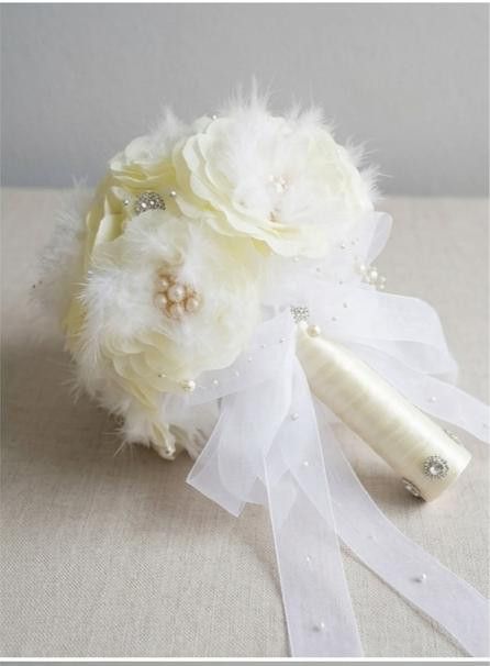 Buchet mireasa din matase -pene si perle
