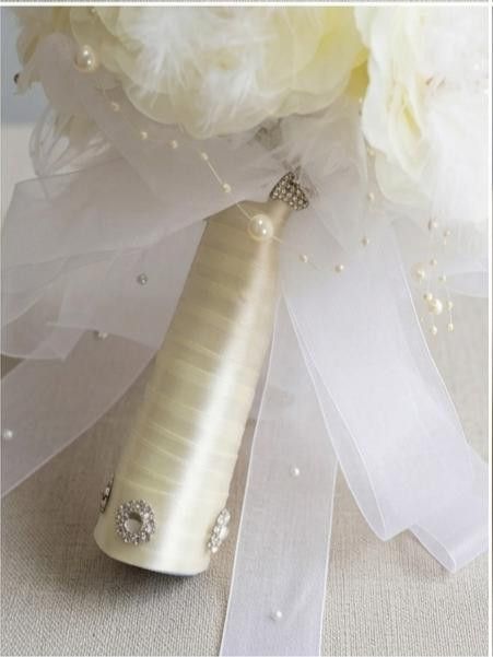 Buchet mireasa din matase -pene si perle