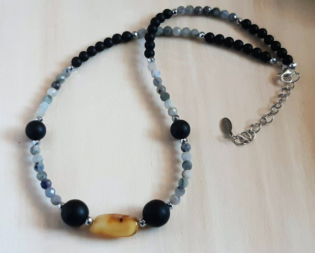 Colier Choker din Onix mat, Sodalit si Chihlimbar