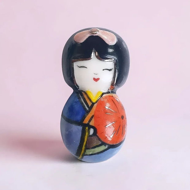 Brosa kokeshi portelan