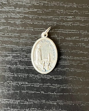 Medalion catolic Fecioara de la Fatima  Import Italia, metal argintat