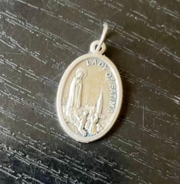 Medalion catolic Fecioara de la Fatima Import Italia, metal argintat
