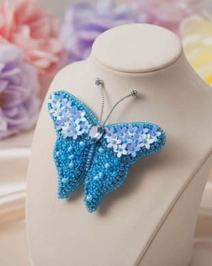 Brosa fluture albastru