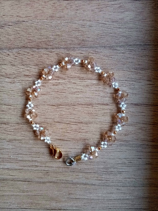 Brățară handmade cu cristale fațetate champagne și accente aurii