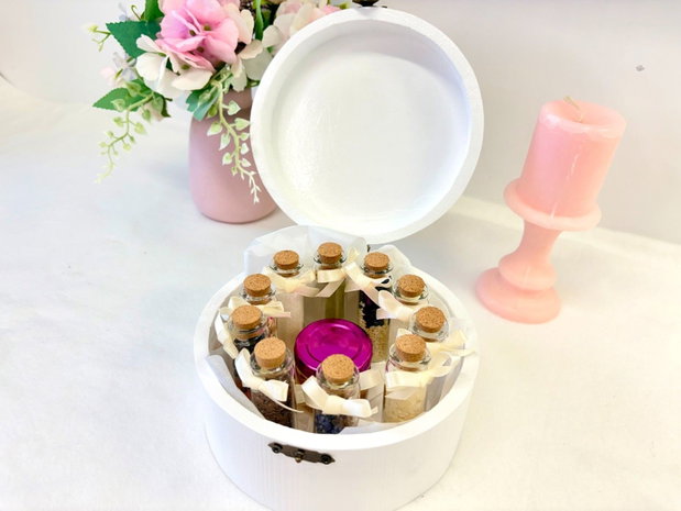 Cutie de mir Pink Flowers personalizata - plina cu mirodenii pentru baita de a doua zi