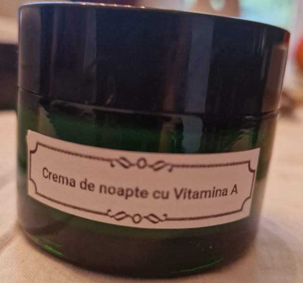 Crema antiaging de noapte cu vitamina A
