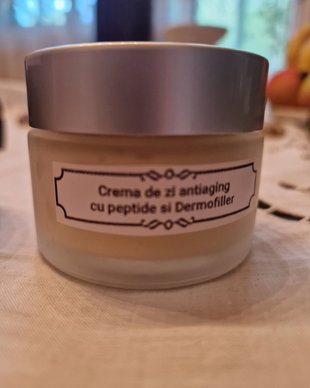 Crema de zi antiaging cu peptide si Dermofiller