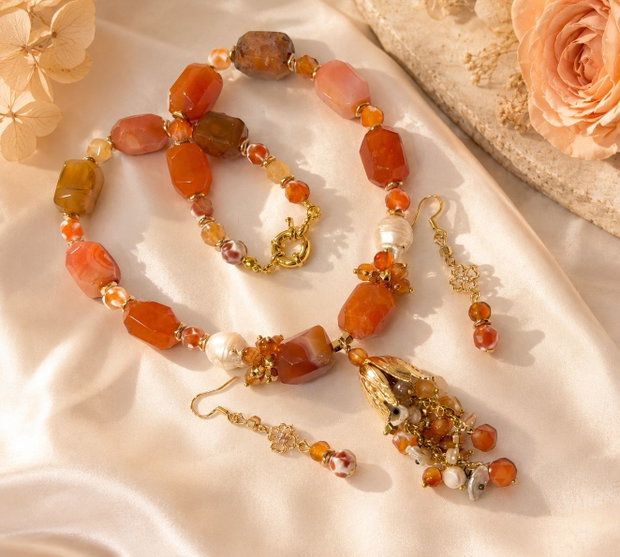Colier și cercei din agate mari,perle baroc,hematit perle de cultura și accesorii placate cu aur~LAST LIGHT OF AUGUST~