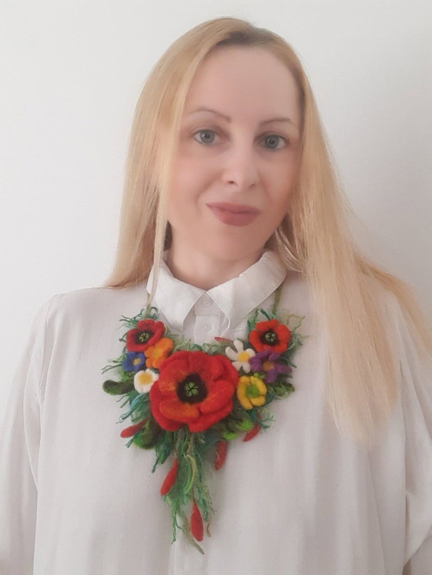 Colier statement cu maci și flori de câmp